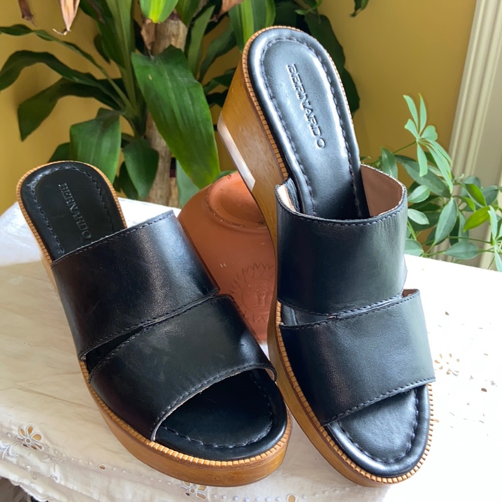 Bernardo Black Leather Wood Platform Slide Sandal
